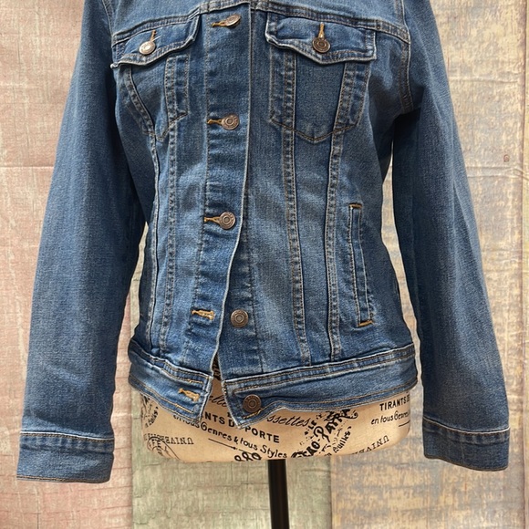 - Real good condition Woman’s Old Navy jean jacket. Size is medium. - Picture 6 of 16
